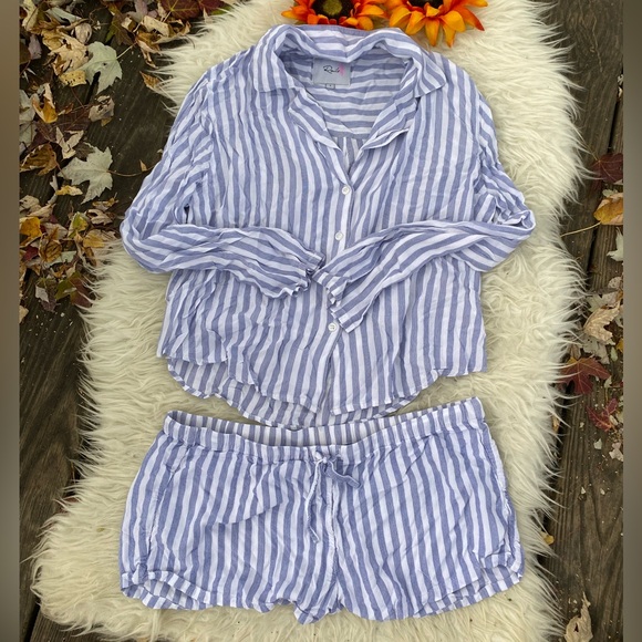 🌺 Rails matching long sleeve top and shorts pajama set🌺 - Picture 2 of 7